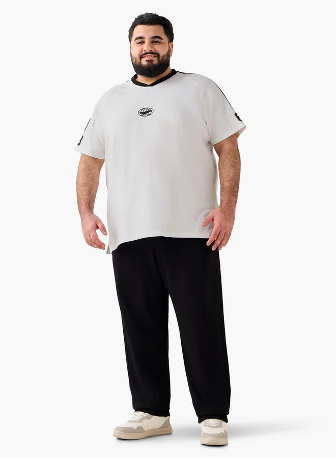 ماكسيم Men Regular Fit V-neck Short Sleeves Hot Wheels Print T-shirt